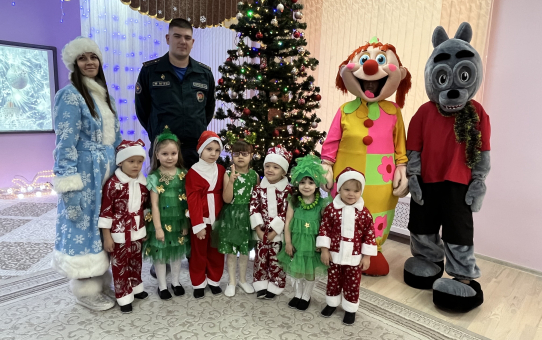 Новогодний утренник "Заколдованная ёлочка"